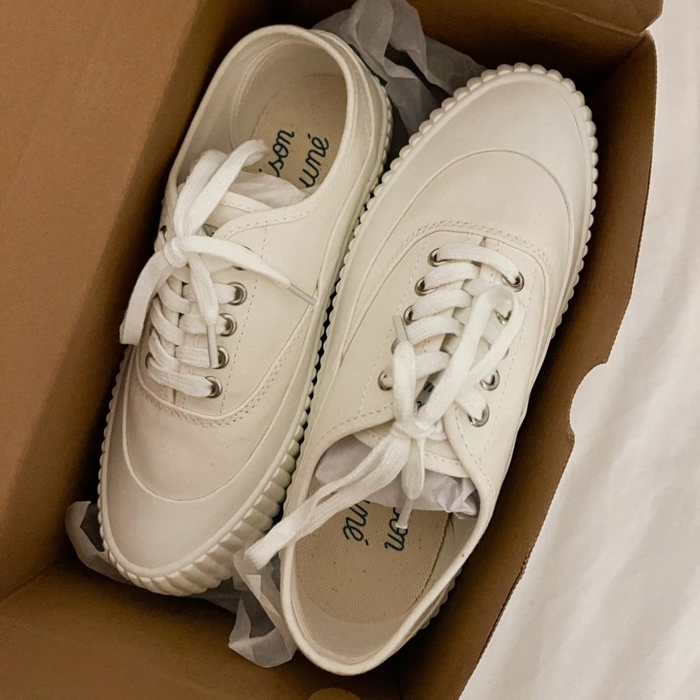 (BRAND NEW) Maison Kitsune New Sole Laced Sneaker